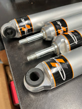 Load image into Gallery viewer, OPEN BOX - CARLI Ford SPEC 2.0&quot; IFP 05-24 FORD F250/350 4X4 CARLI-SPEC 2.0&quot; IFP 2.5&quot; LIFT SHOCK PKG, FSP