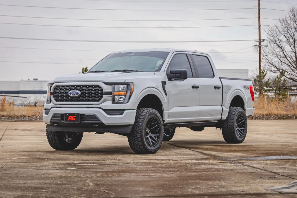 Rough Country Ford F-150 4WD (2021-2024) 4" Lift Forged UCA, M1 Shocks