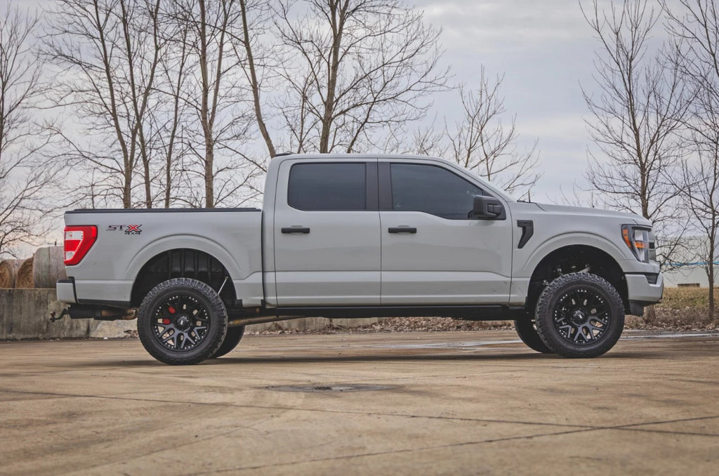 Rough Country Ford F-150 4WD (2021-2024) 4" Lift Forged UCA, M1 Shocks