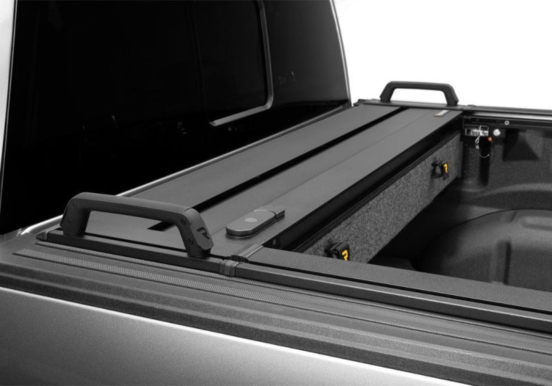 RealTruck 04-24 Nissan Titan CC 5.5ft Bed (w or w/o Utilitrack) RetraxPRO EZ-Off FRC-4000